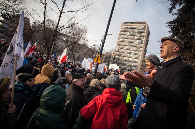 Giertych bierze 1500 zł od rządu i wydaje na walkę z PiS