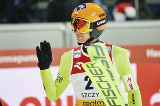 To dzieje się z Kamilem Stochem. Skoczek przyznał się do tego przed kamerami. W jednym momencie wszystko w nim wrze