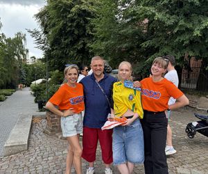 Tłumy przyjezdnych i uśmiechy na twarzach. Wakacyjny patrol Eska Summer City na olsztyńskiej Starówce