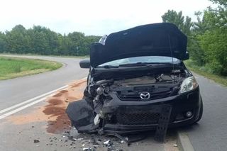 Dramat w Wąsewie! Mazda z dziećmi zderzyła się z VW. Jedna osoba w szpitalu