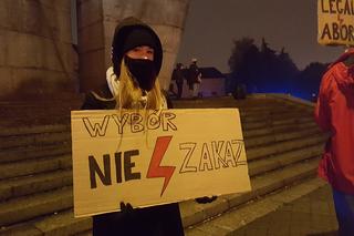 Rewolucja trwa nadal”! Strajk Kobiet znów w Rzeszowie! [ZDJĘCIA, WIDEO]