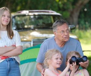 M jak miłość odc. 1828. Józef Modry (Stefan Friedmann), bliźniaczki Emilka, Zuzia (Julia, Marcelina Kempka), Lenka (Olga Cybińska)