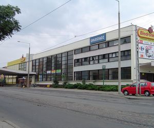 To najbrzydsze dworce kolejowe w Polsce. Zobacz spektakularne metamorfozy 