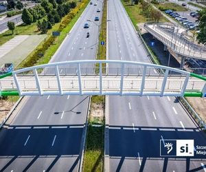 Kładka nad ul. Struga w Szczecinie otwarta. Piesi mogą już z niej korzystać