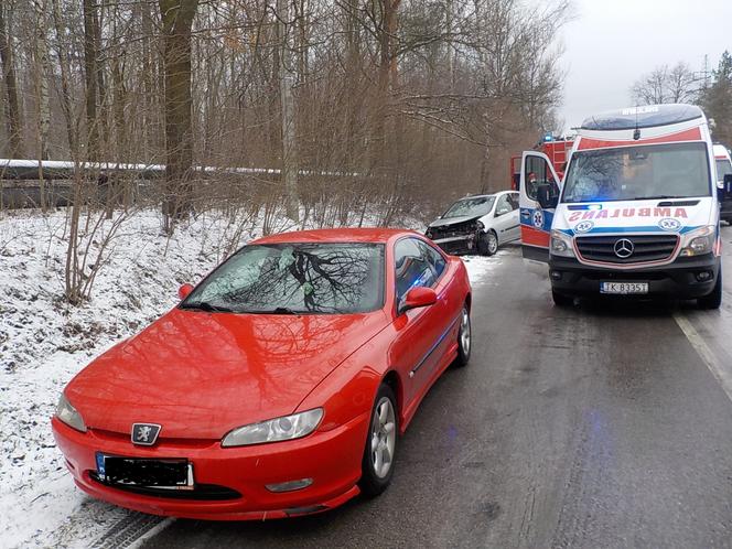 Wypadek trzech aut w Skarżysku. Przyczyną śliska nawierzchnia?