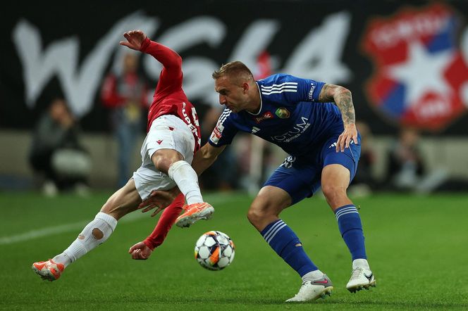 Rafał Mikulec w spotkaniu z Miedzią Legnica nabawił się bardzo groźnie wyglądającej kontuzji. Zawodnik długo opatrywany był na murawie, skąd zabrała do karetka