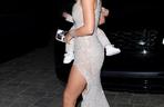 Kylie Jenner z córką, Stormi Webster w drodze na świąteczną kolację do siostry
