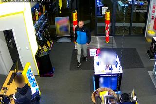 Złodzieje okradli galerię w Toruniu. Rozpoznajesz ich? Powiadom policję!