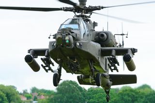 Umowa na leasing śmigłowców Apache podpisana. Ma pozwolić na rozpoczęcie szkoleń pilotów