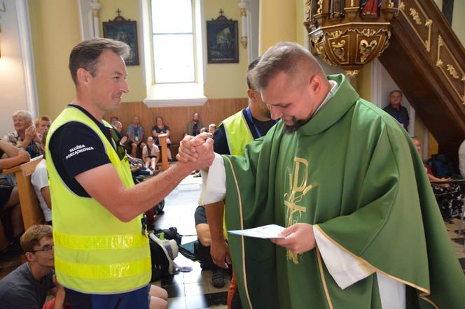 Zmęczeni, ale duchowo mocni. Lubelscy pątnicy mają przed sobą ostatnie 17 km by dotrzeć na Jasną Górę! ZDJĘCIA