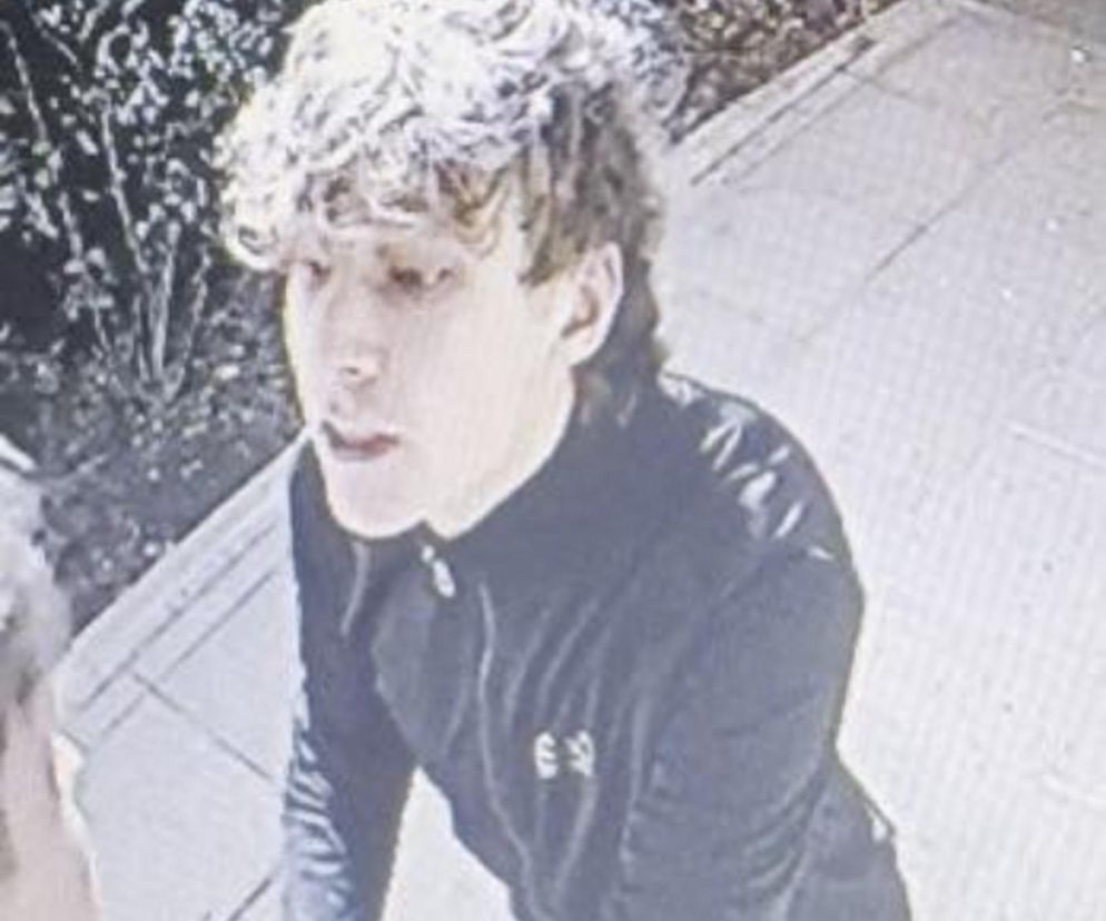 Rozpoznajesz tego mężczyznę? Brutalny napad na ulicy w Warszawie