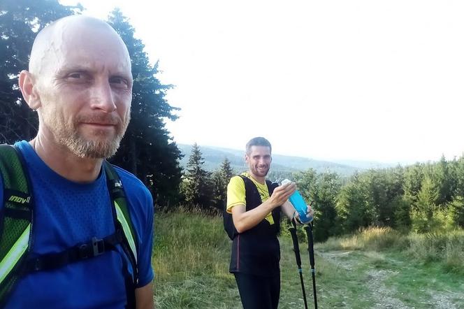 444 km biegiem po górach w 97 godzin! Policjant z Leszna z przyjacielem przebiegli Główny Szlak Sudecki w rekordowym czasie