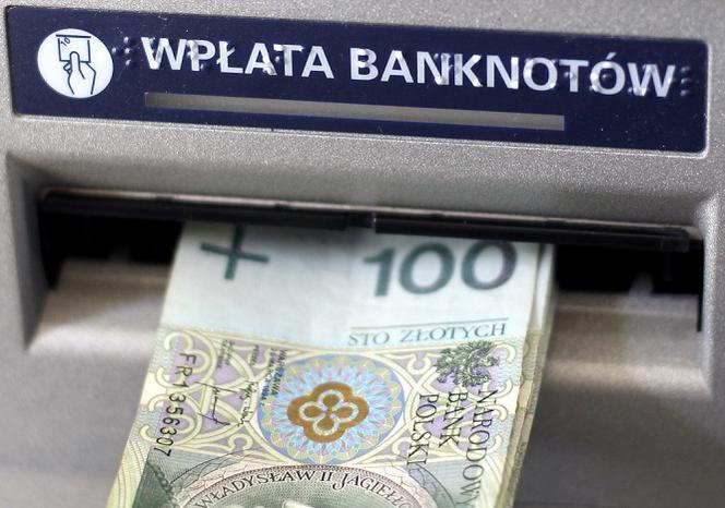 Wpłatomat zatrzymał banknot i nie wpłacił pieniędzy na konto. Co się stało? 