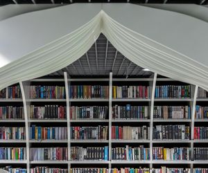 Metroteka – biblioteka na stacji metra M2 Kondratowicza w Warszawie