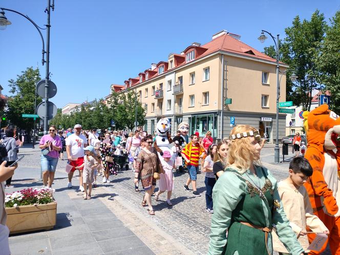 Chcieli podkreślić potrzebę swoich działań. Ulicami Białegostoku przeszedł Marsz Rodzin Zastępczych