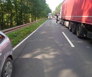 Koło Leszna samochód osobowy zderzył się z karetką. Karetka jechała na sygnale z pacjentem