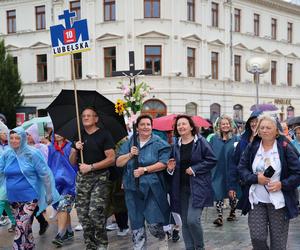 Lubelska Piesza Pielgrzymka na Jasną Górę 2024. Pątnikom deszcz niestraszny!