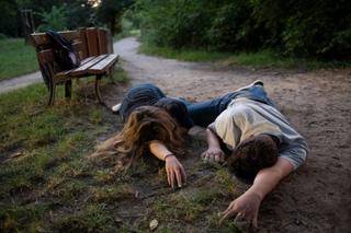 Na Wspólnej odc. 3151 - opis, streszczenie: Kuba ucieka z domu i ćpa z Pauliną w parku