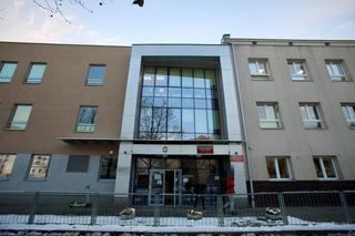 Atak nożownika w szkole na Targówku. Uczeń dźgnął ucznia w policzek 