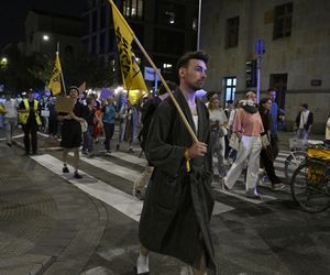 Przeszli przez Warszawę w piżamach i kapciach. Krzyczeli Chcemy spać!