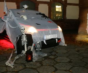 Halloweenowy Zlot Bezdaszników, czyli straszne kabriolety w Tychach. To dopiero wyższy poziom przebierania GALERIA