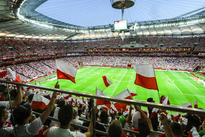 Minuta ciszy przed meczem Polska - Ukraina. Tak uczczono pamięć o poległym żołnierzu, łzy same napływają do oczu