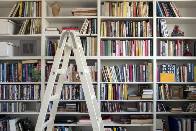 Biblioteczka w kamienicy