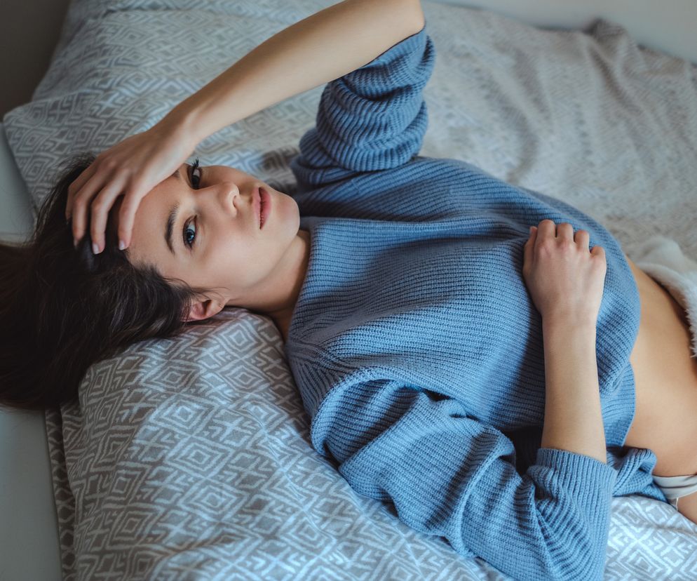 kobieta na łóżku