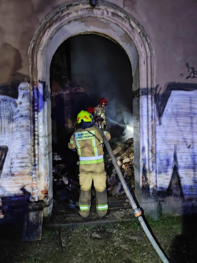 Pożar pałacu Stolbergów na osiedlu Świniary we Wrocławiu