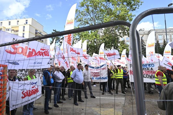 Protest pracowników pod ambasadą Turcji