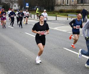 Bieg na Piątkę 2024, Warszawa - zdjęcia. Biegłeś? Szukaj się w galerii!