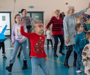 Na imprezie Babcie i Dziadkowie z Łukowa i okolic bawili się wspólnie ze swoimi dziećmi i wnuczętami