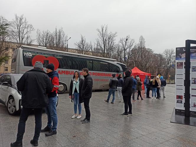 Oddaj krew, w zamian otrzymasz choinkę na święta [GALERIA]