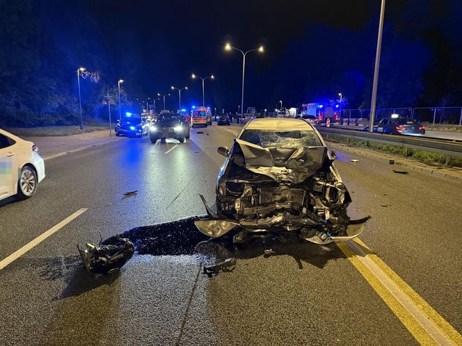 Makabra na Wisłostradzie. Roztrzaskane auta i motocykle. Dwie osoby reanimowane w tym dziecko 