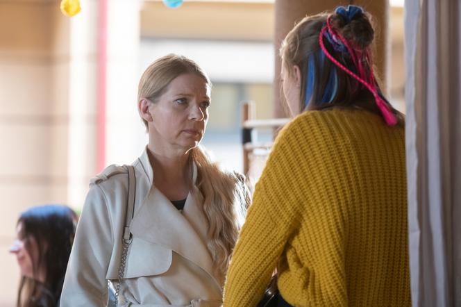 Na Wspólnej odc. 3113 - opis, streszczenie: Daria wspiera matkę w decyzji wyrzucenia ojca z domu