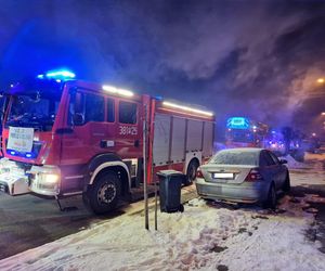 ​Koło domu w Święciechowie spaliła się mercedes. Kolejny pożar w regionie [ZDJĘCIA]