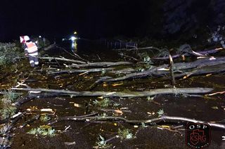 Blisko 20 zerwanych dachów po nocnych burzach w Małopolsce. Strażacy interweniowali ponad 400 razy