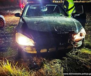 Uciekał przed policją we Wrocławiu. Za okno wyrzucał worki z narkotykami