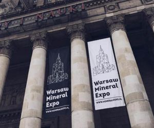 Mineral Expo w Pałacu Kultury ze szkieletem ichtiozaura
