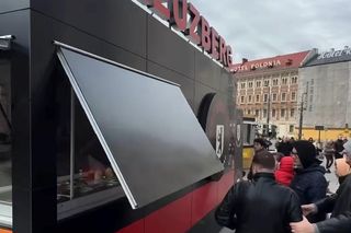 Budka Filipa Chajzera w Krakowie mimo afery, nadal działa w tym samym miejscu