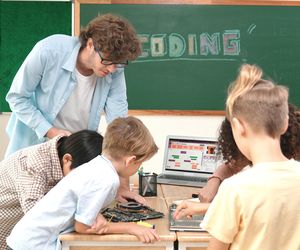 Innowacja pedagogiczna, nowe ścieżki kariery i projekty społeczne