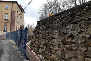 Wyburzony mur przy ul. św. Małgorzaty