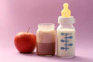 Jedzenie na ODPORNOŚĆ - czym karmić niemowlaka, by uniknąć INFEKCJI