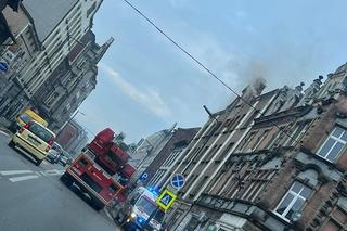 Płonie kamienica w Siemianowicach Śląskich. Strażacy ewakuowali mieszkańców 