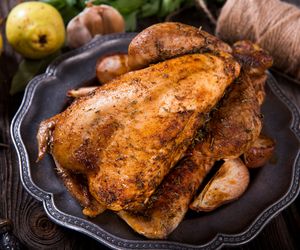 Pieczona perliczka: jak przyrządzić perliczkę? [przepis]