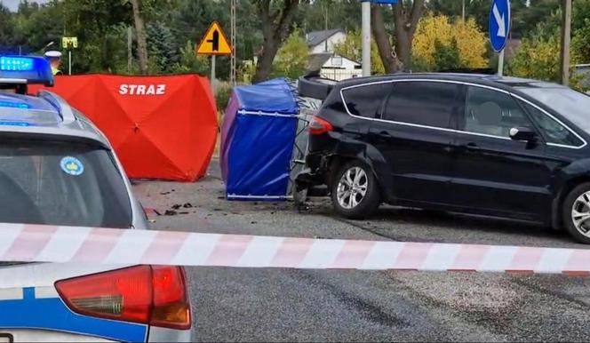 Śmiertelny wypadek pod Otwockiem. Motocyklista wjechał w przyczepkę samochodową. Zginął na miejscu