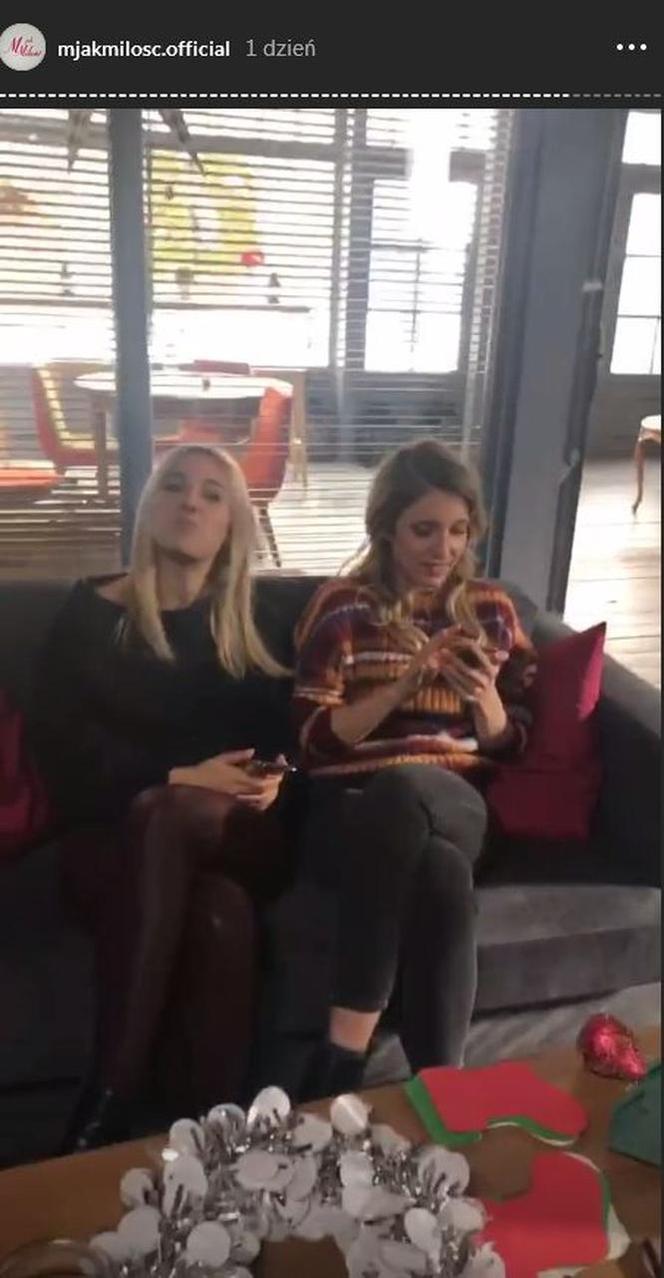 M jak miłość. Julka (Joanna Kuberska), Aga (Ina Sobala)