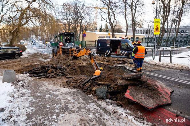 Awaria wodociągu w Gdyni! Zamknięto ulicę i wprowadzono objazdy