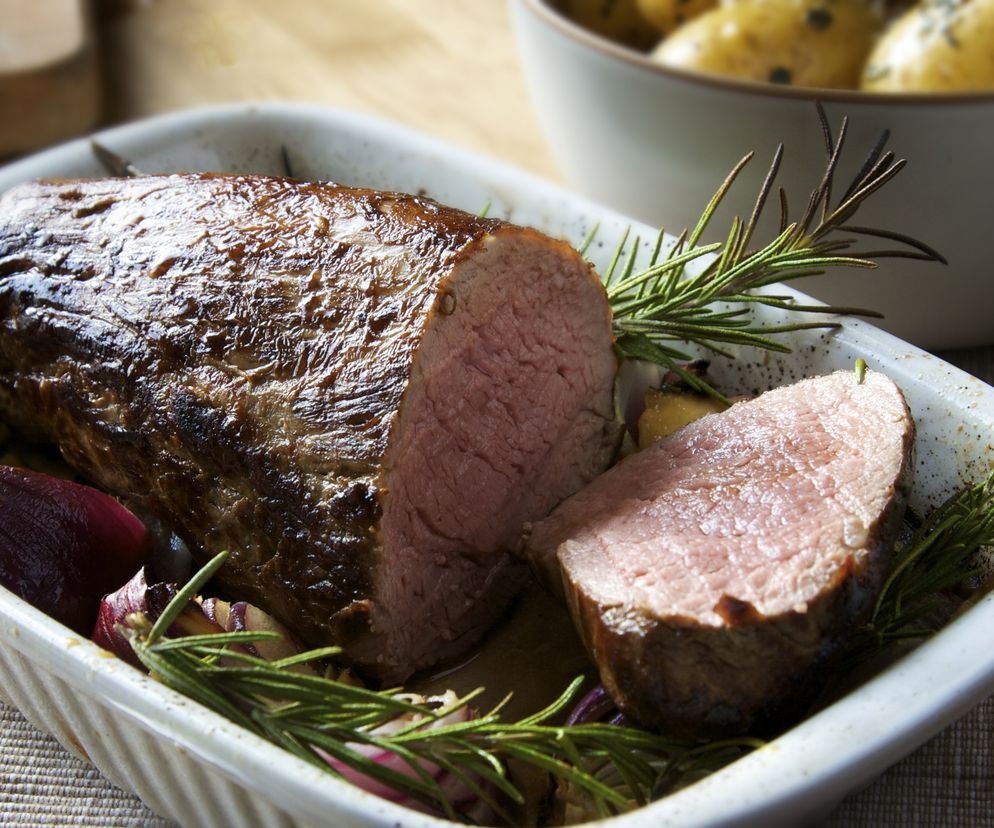 Jak piec mięso, by było miękkie i soczyste?