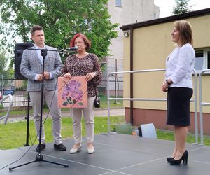 Przez lata ŚDS w Siedlcach działał w dwóch lokalizacjach, teraz już oficjalnie funkcjonuje w jednym miejscu, w budynkach dostosowanych do potrzeb osób z niepełnosprawnościami. 